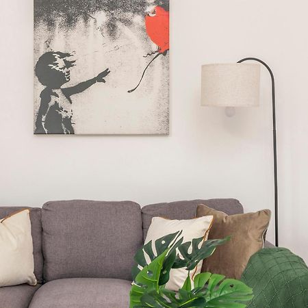 2 Min Walk Earls Court Station - Luxury 2 Bedroom Flat Londen Buitenkant foto