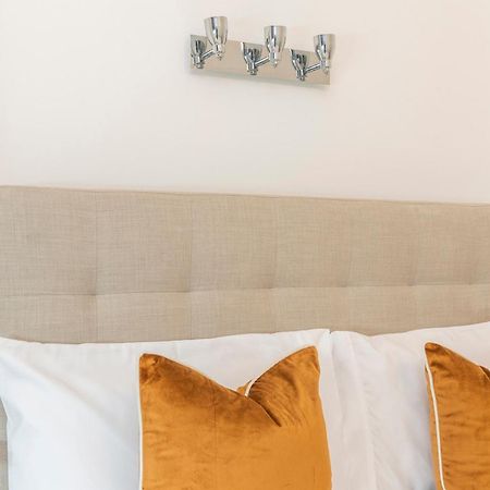 2 Min Walk Earls Court Station - Luxury 2 Bedroom Flat Londen Buitenkant foto