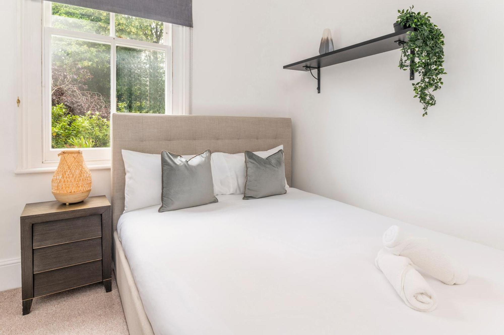 2 Min Walk Earls Court Station - Luxury 2 Bedroom Flat Londen Buitenkant foto