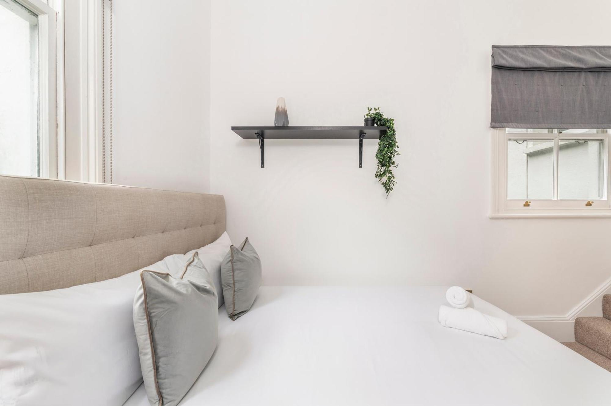 2 Min Walk Earls Court Station - Luxury 2 Bedroom Flat Londen Buitenkant foto