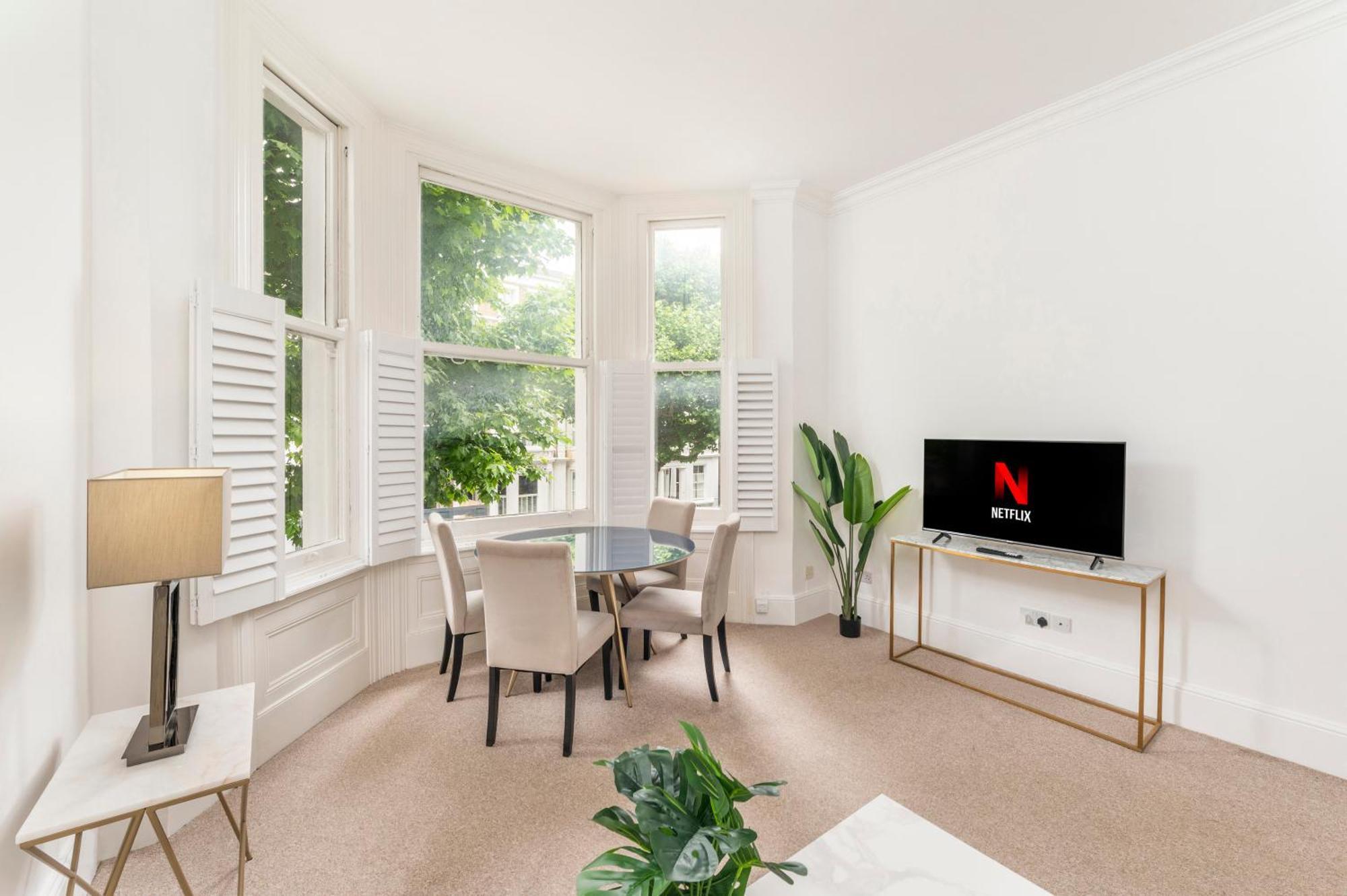 2 Min Walk Earls Court Station - Luxury 2 Bedroom Flat Londen Buitenkant foto