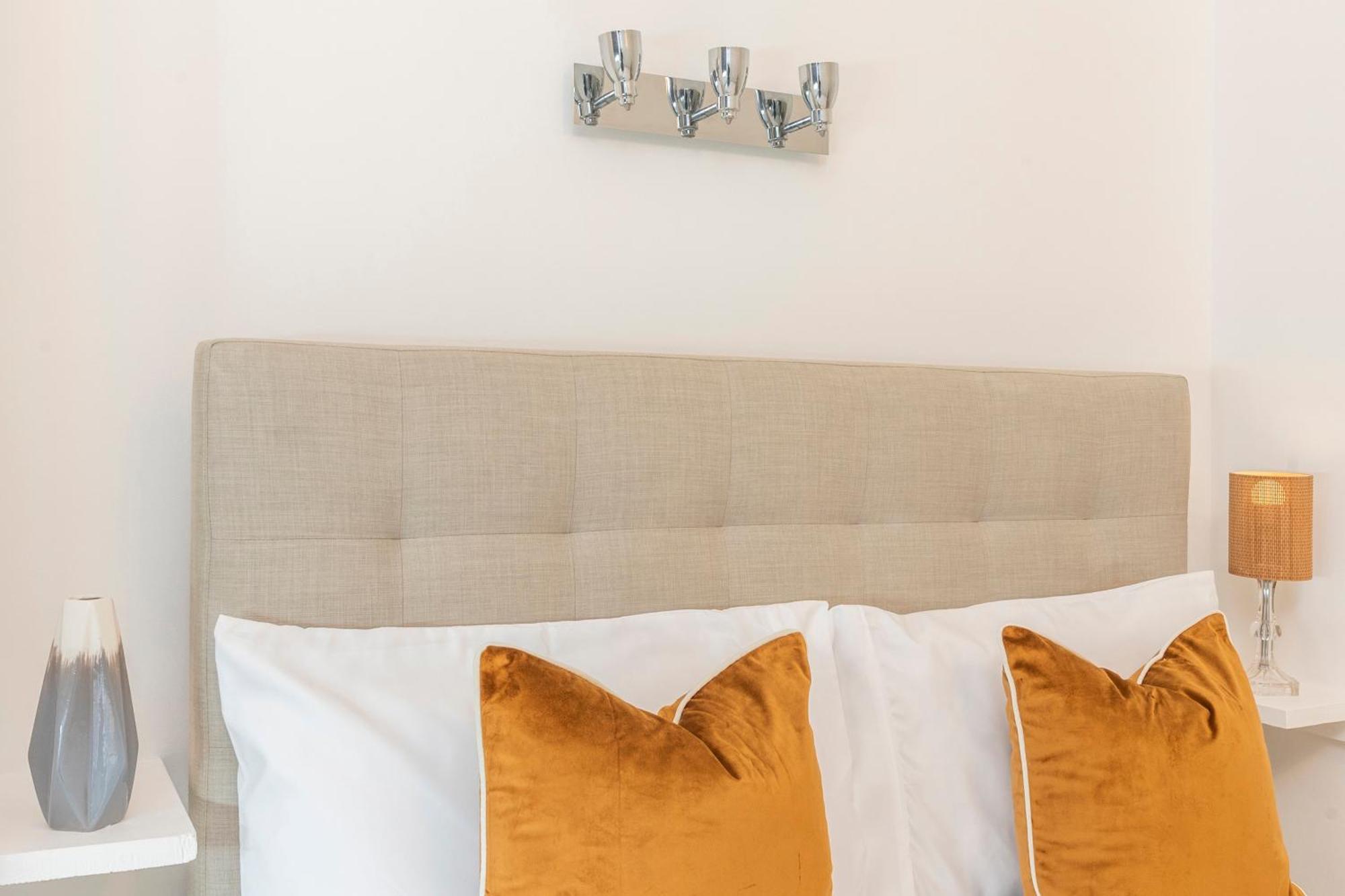 2 Min Walk Earls Court Station - Luxury 2 Bedroom Flat Londen Buitenkant foto