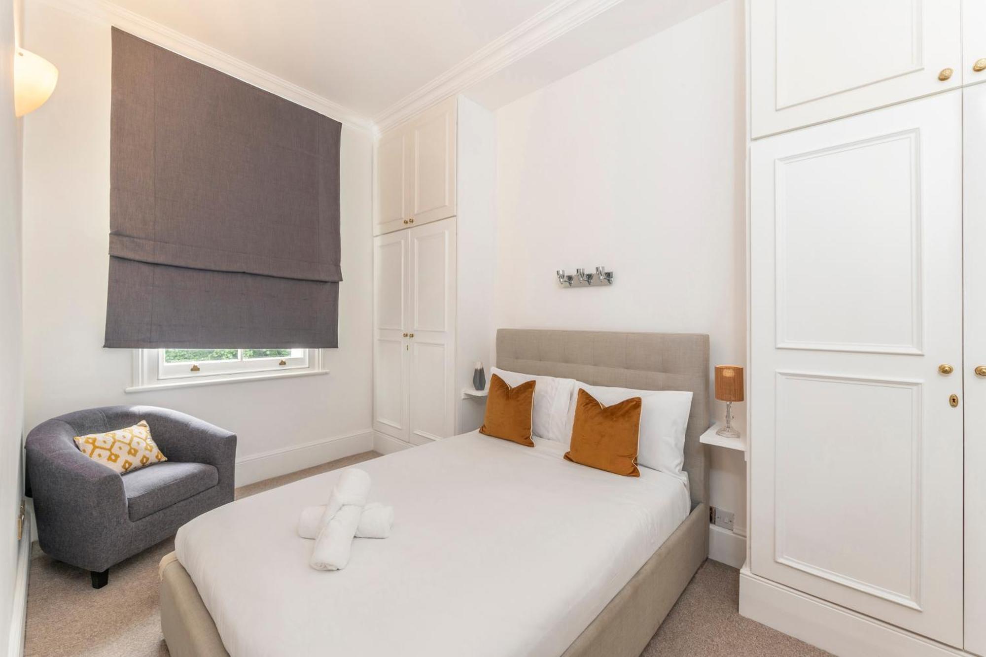 2 Min Walk Earls Court Station - Luxury 2 Bedroom Flat Londen Buitenkant foto