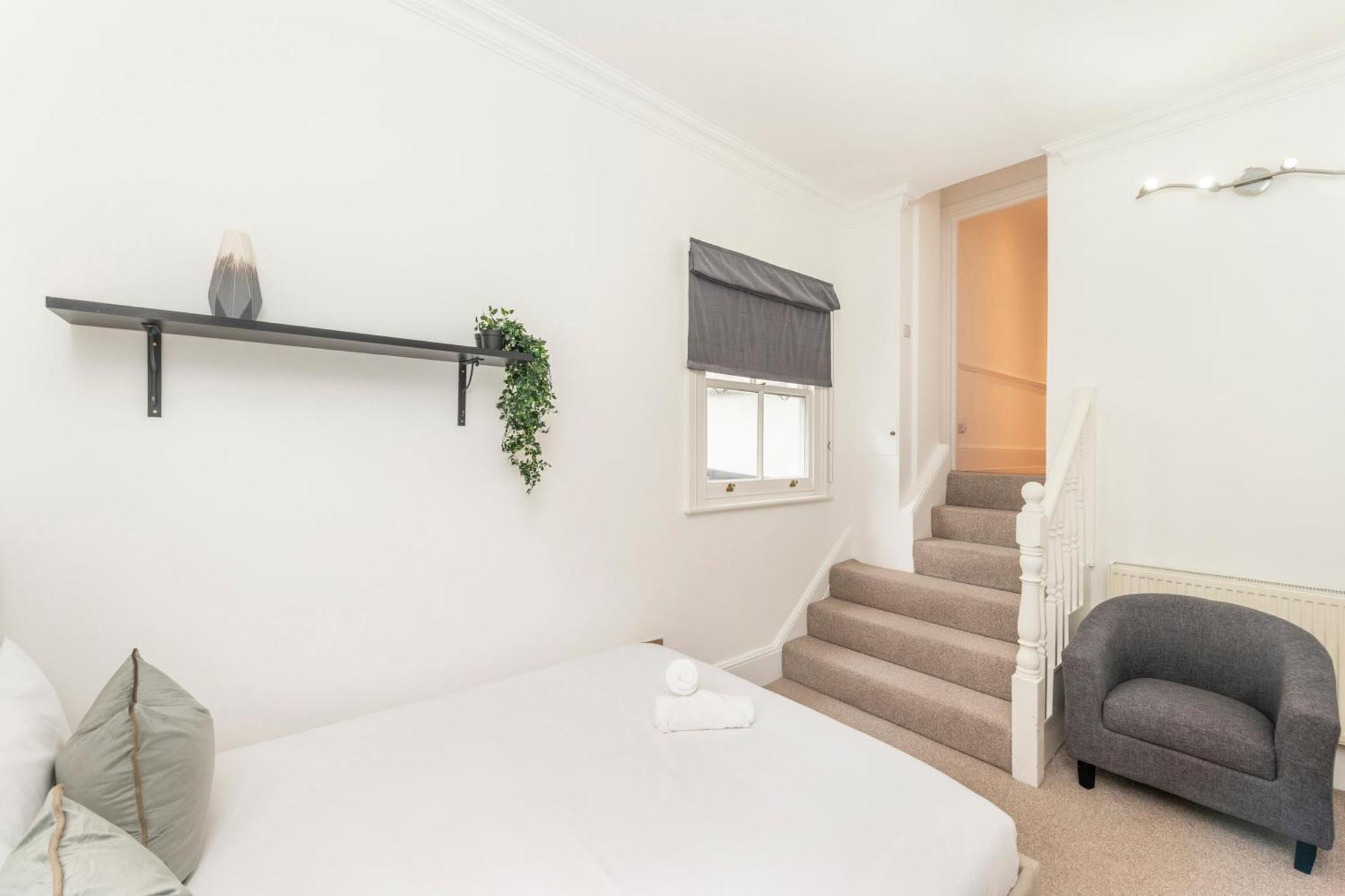 2 Min Walk Earls Court Station - Luxury 2 Bedroom Flat Londen Buitenkant foto